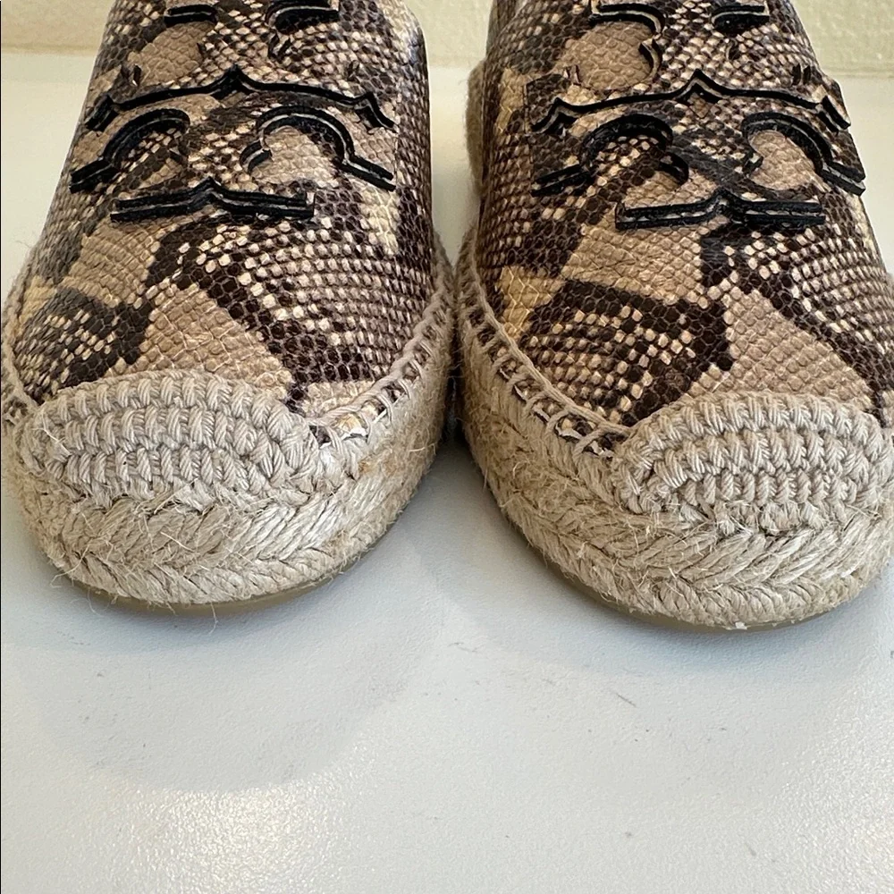 New Tory Burch Black and Cream Snake Skin Espadrilles. Size 7M.